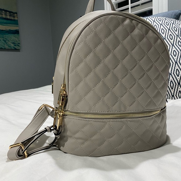 Beautiful Backpack - Picture 2 of 9